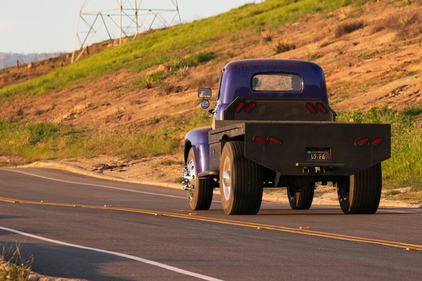 Comment adapter une voiture pour un usage tout-terrain intensif avec des modifications de suspension et de pneus ?