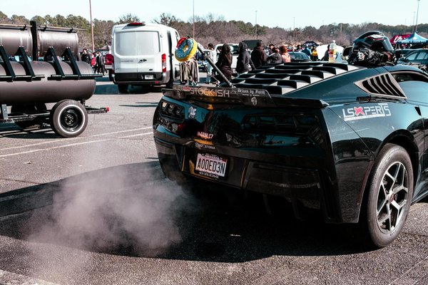 Quels sont les avantages de la peinture anti-éblouissement pour les véhicules circulant en régions ensoleillées?